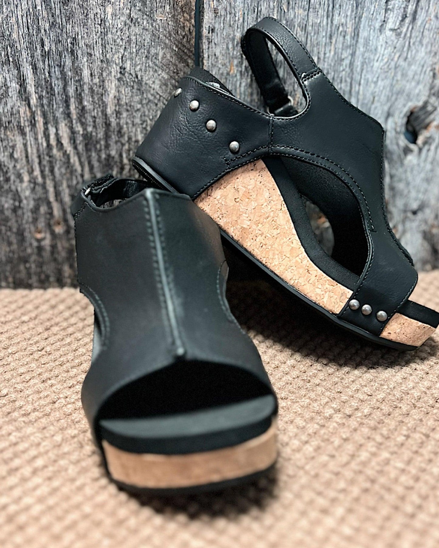 HERA - Damen Plateau-Keilsandalen aus Kork mit Fesselriemchen | Stilvolle Sandalen mit offenem Zehenbereich und Keilabsatz für Damen