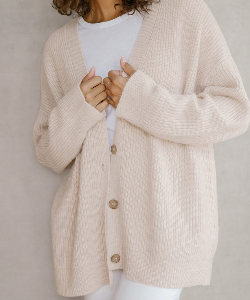 HERA Cardigan | Elegante, übergroße weste für Damen mit Knopfverschluss und V-Ausschnitt