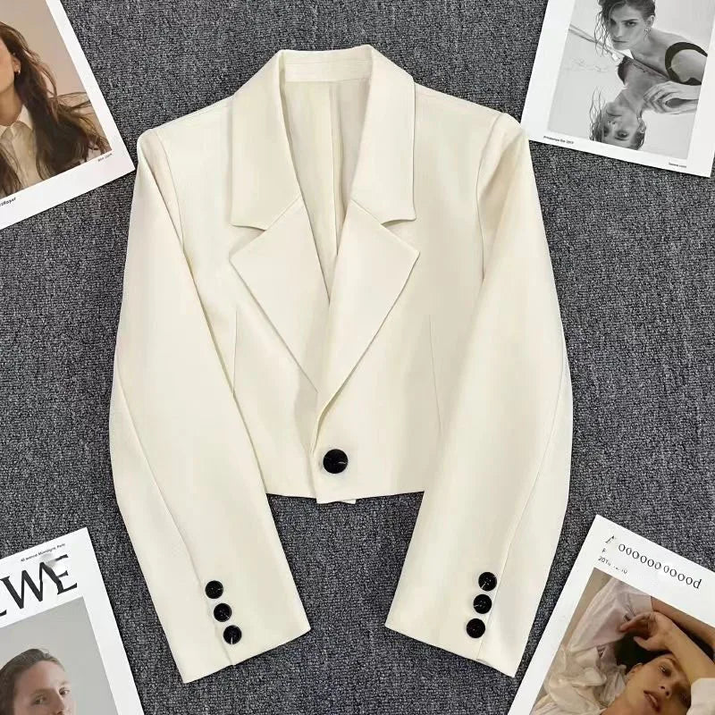 HERA - Damen Kurzer Blazer mit Knopfleiste und langen Ärmeln