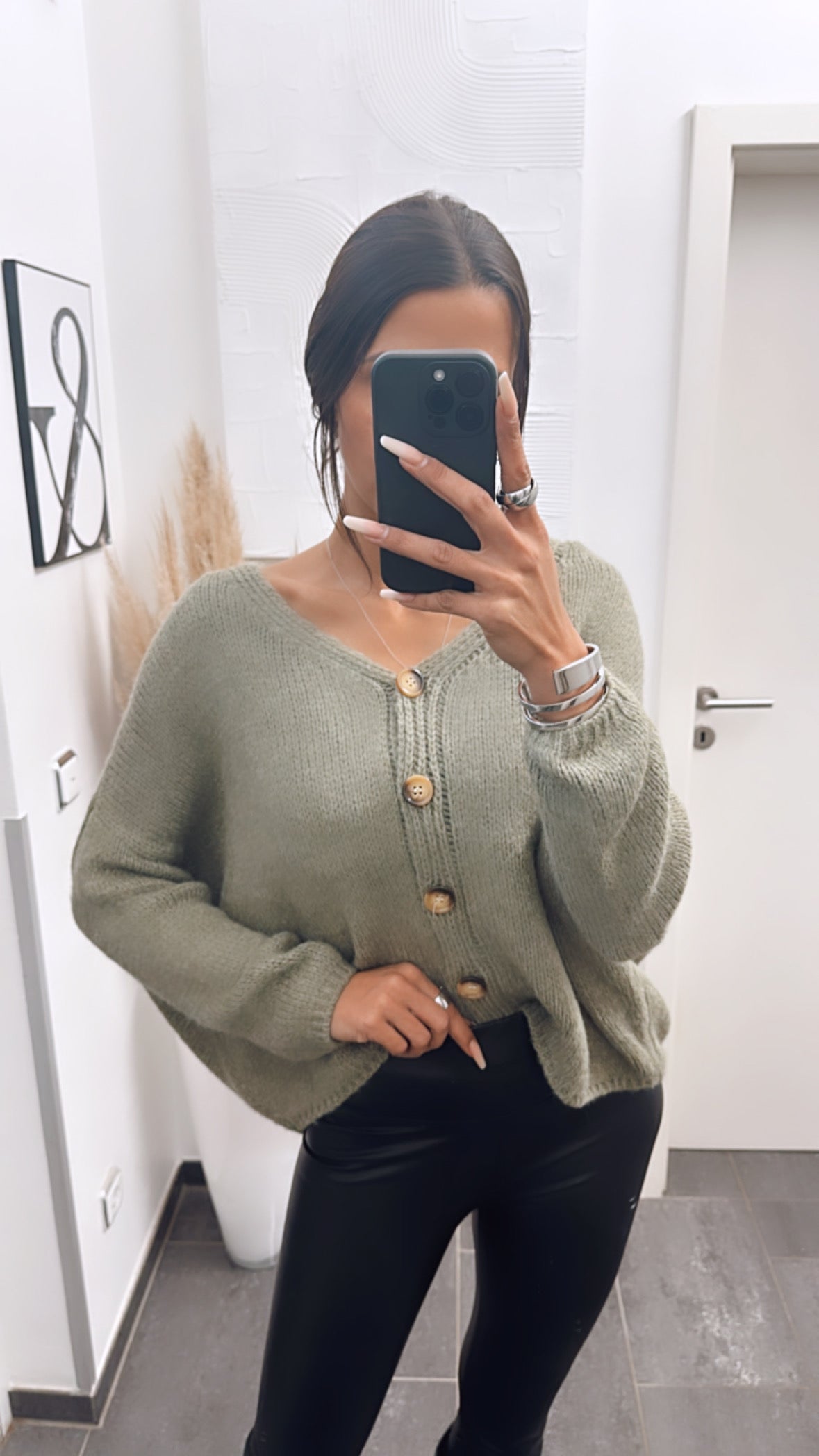 HERA geschnittener Strick Cardigan, Knopfleiste / khaki Art. 5275