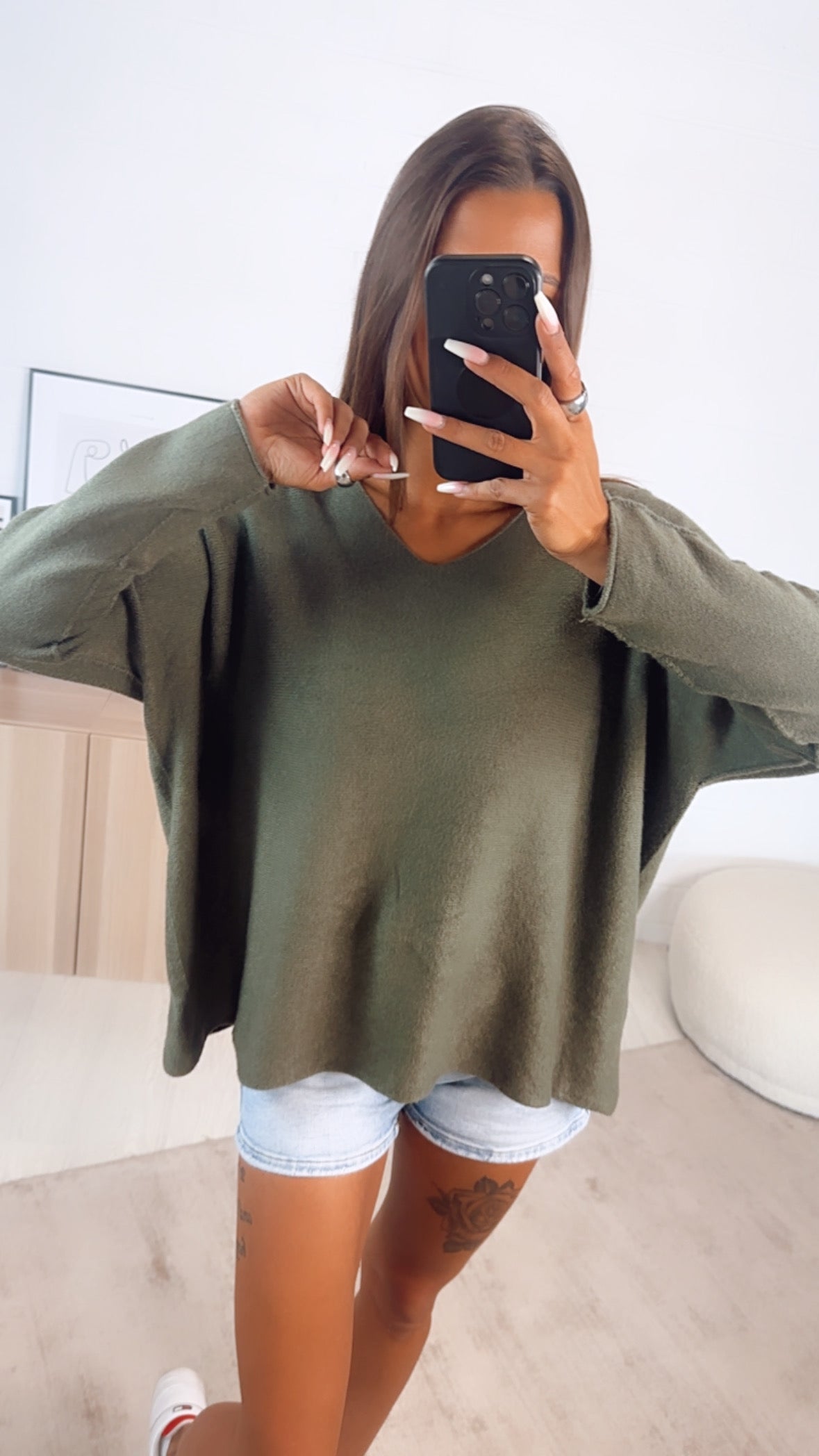 HERA Leichter, super weicher Pullover, V-Ausschnitt / khaki Art. 7087