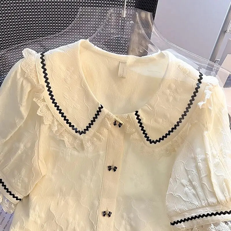 HERA - Elegante Bluse mit Peter-Pan-Kragen und Puffärmeln im französischen Stil