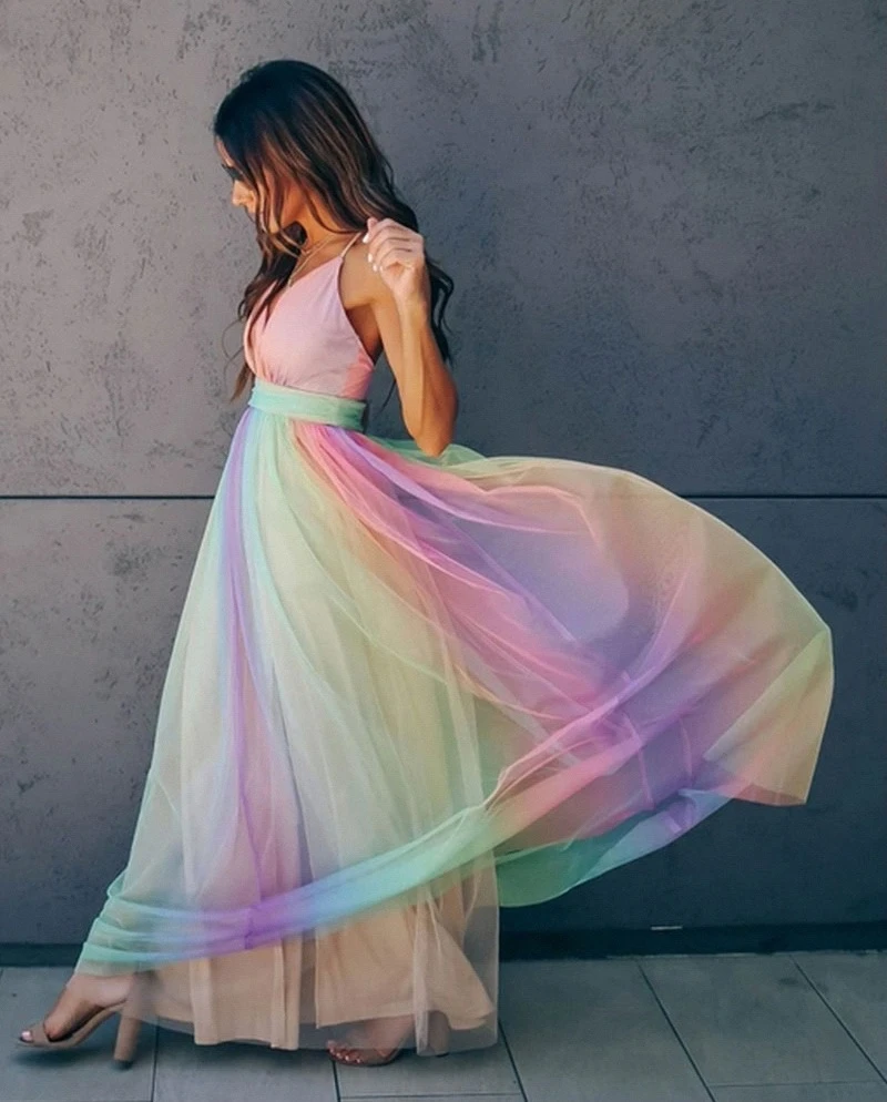 HERA Kleid | Lebhaftes Regenbogenkleid für einen auffälligen Stil