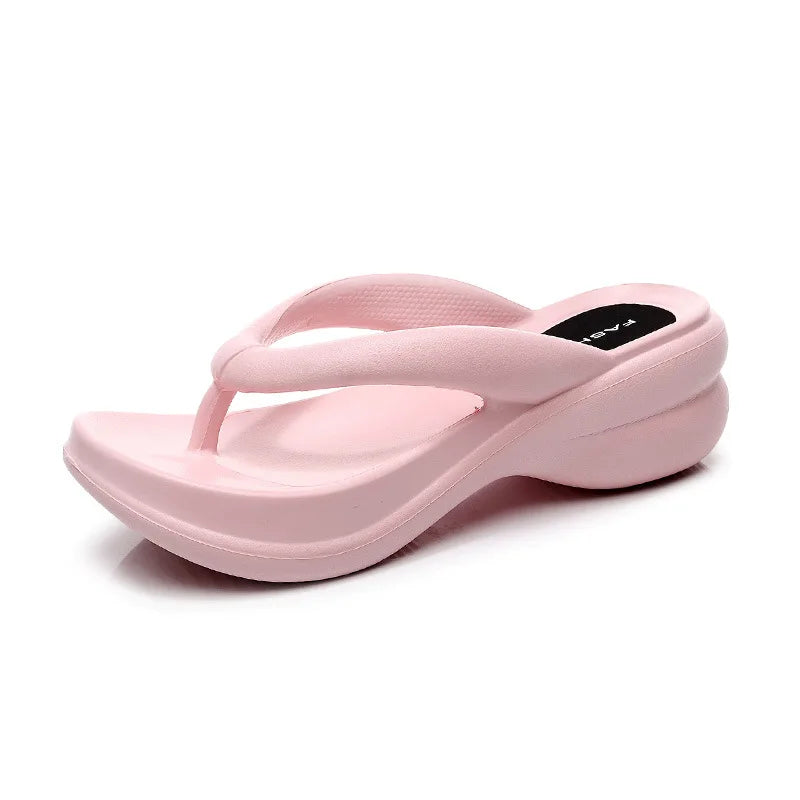 HERA – Sommer-Damen-Slipper mit Keilabsatz aus EVA: Weiche und atmungsaktive Plateau-Flip-Flops für den Außen- und Innenbereich